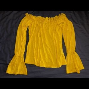 Off the shoulder long sleeve top w flare sleeve